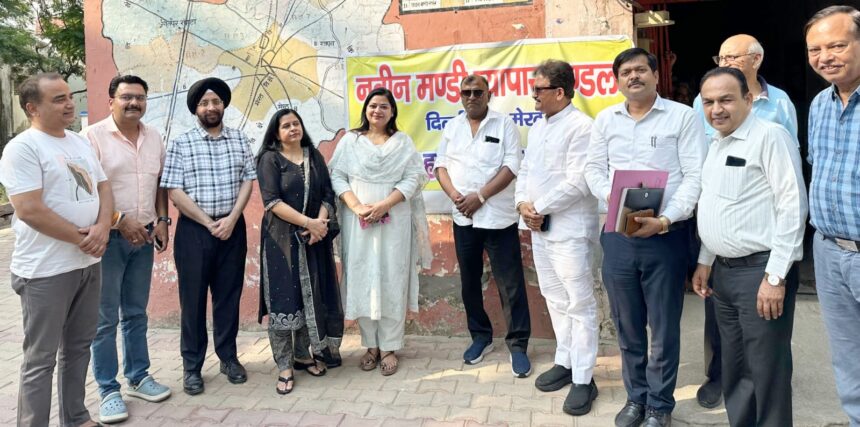 व्यापारियों से मिले जीएसटी के अधिकारी