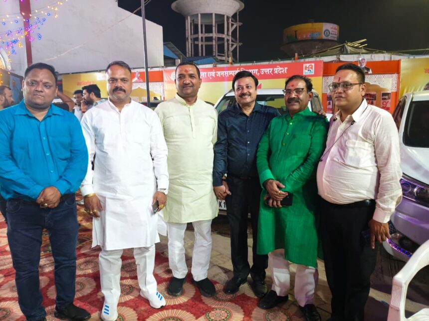 काव्य महोत्सव में पहुंचे ऋषभ सचिव डा. संजय