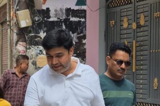 मंत्री के रिश्तेदार ठेकेदार को लूट की छूट क्यों