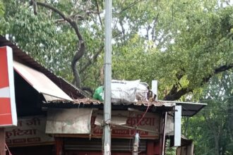 लावारिस क्यों छोड‍़ दी अफसरों ने कुटिया