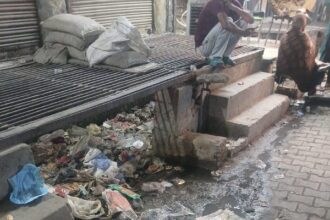 तारापुरी में नाले की गदंगी पहुंच रही घरों तक