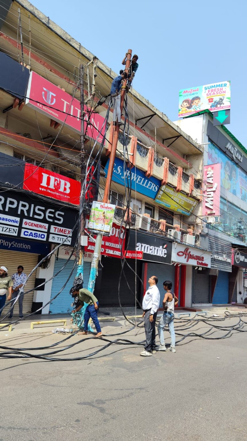 आबूलेन पर बिजली व नालों की सफाई का काम
