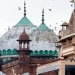 सड़कों पर मंदिर और मजार क्यों