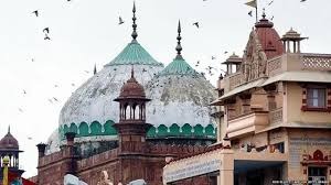 सड़कों पर मंदिर और मजार क्यों