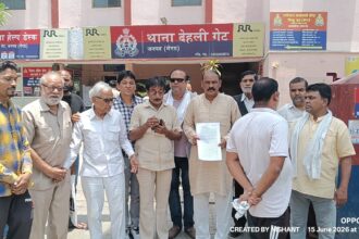 ठेकेदार व अधिकारियों के खिलाफ तहरीर