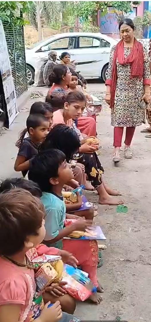 ताकि झोपड़ियों के बच्चों को पता चले शिक्षा की अहमियत