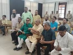 अफसरों तक पर कार्रवाई नहीं करा सके नेता