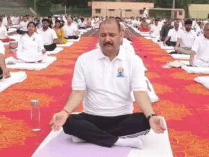 योग दिवस में शहर भर में कार्यक्रम