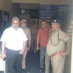 ताले डालकर भागे कोचिंग सेंटर संचालक