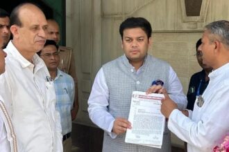 एसो. ने बेसिक शिक्षा मंत्री को दिया ज्ञापन