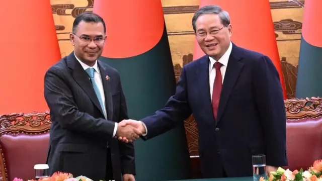 भारत से दूर चीन के करीब बंगलादेश