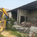 अवैध कब्जों पर काशी में गरजा निगम का बुल्डोजर