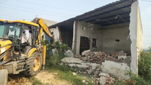 अवैध कब्जों पर काशी में गरजा निगम का बुल्डोजर