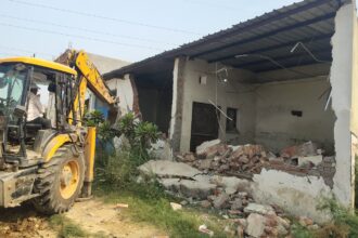 अवैध कब्जों पर काशी में गरजा निगम का बुल्डोजर
