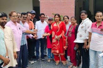 प्रेस क्लब की मरम्मत काे दिया ज्ञापन