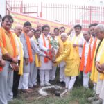 महापौर ने किया रामलीला मैदान में वृक्षारोपण