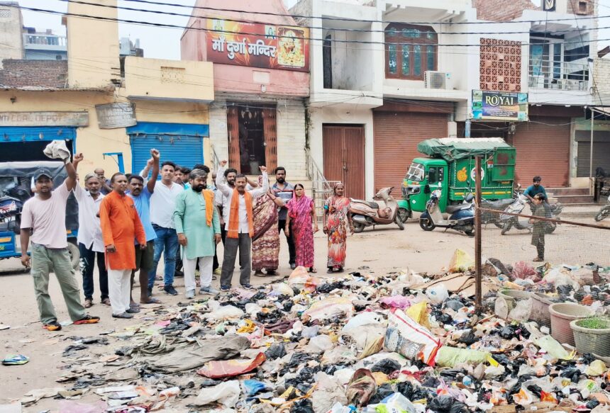 सदर भूसा मंड़ी मंदिर के सामने खत्ता