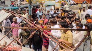 बुल्डोजर से बवाल व्यापारियों में उबाल