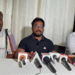महिला लिपिक के तवादले से गरमाया माहौल