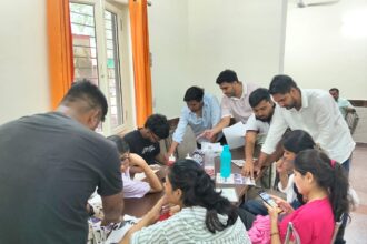स्कूल कॉलेजों में कांग्रेस की 'छात्रों की गूंज'
