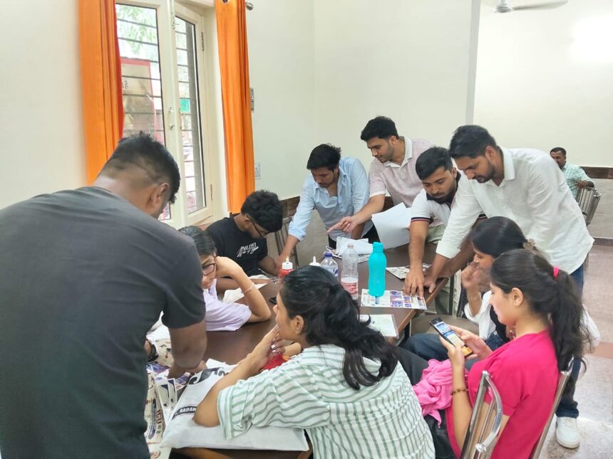 स्कूल कॉलेजों में कांग्रेस की 'छात्रों की गूंज'