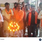 शिवसेना ने की महाआरती व हनुमान चालीसा