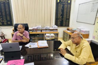 बिजली कटौती से नाराज अमित अग्रवाल चीफ से मिले