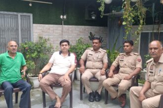 देर रात छापों के बाद कांग्रेसी हाउस अरेस्ट