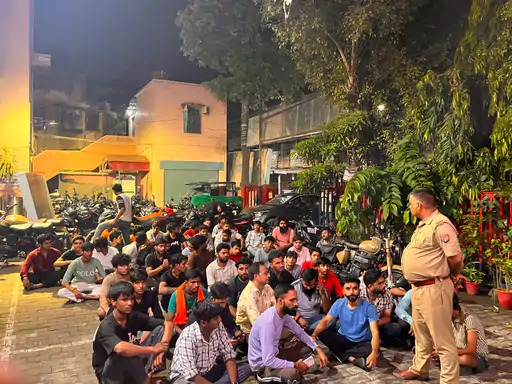 हिन्दू संगठनों ने घेरा कई घंटे थाना