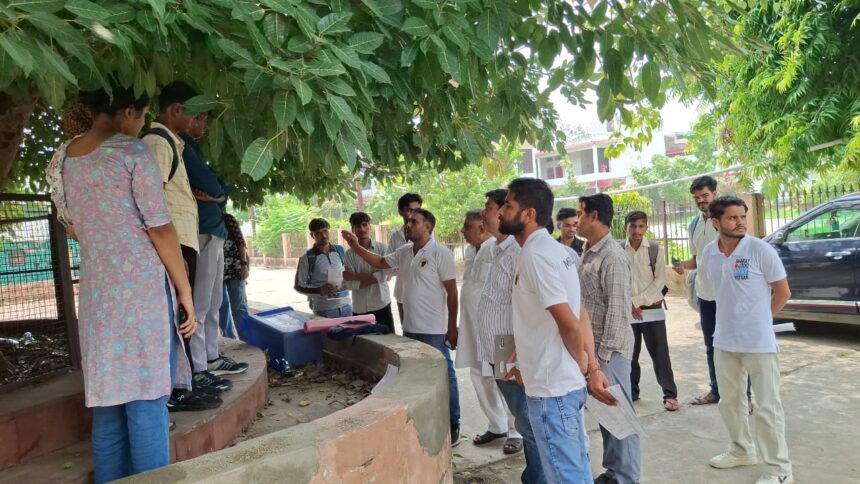 'छात्रों की गूंज' में छात्रों से मिले