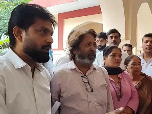अफसरों की दो टूक आदेश ही सुप्रीम