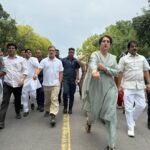 पीएम हाउस पर राहुल प्रियंका का धरना