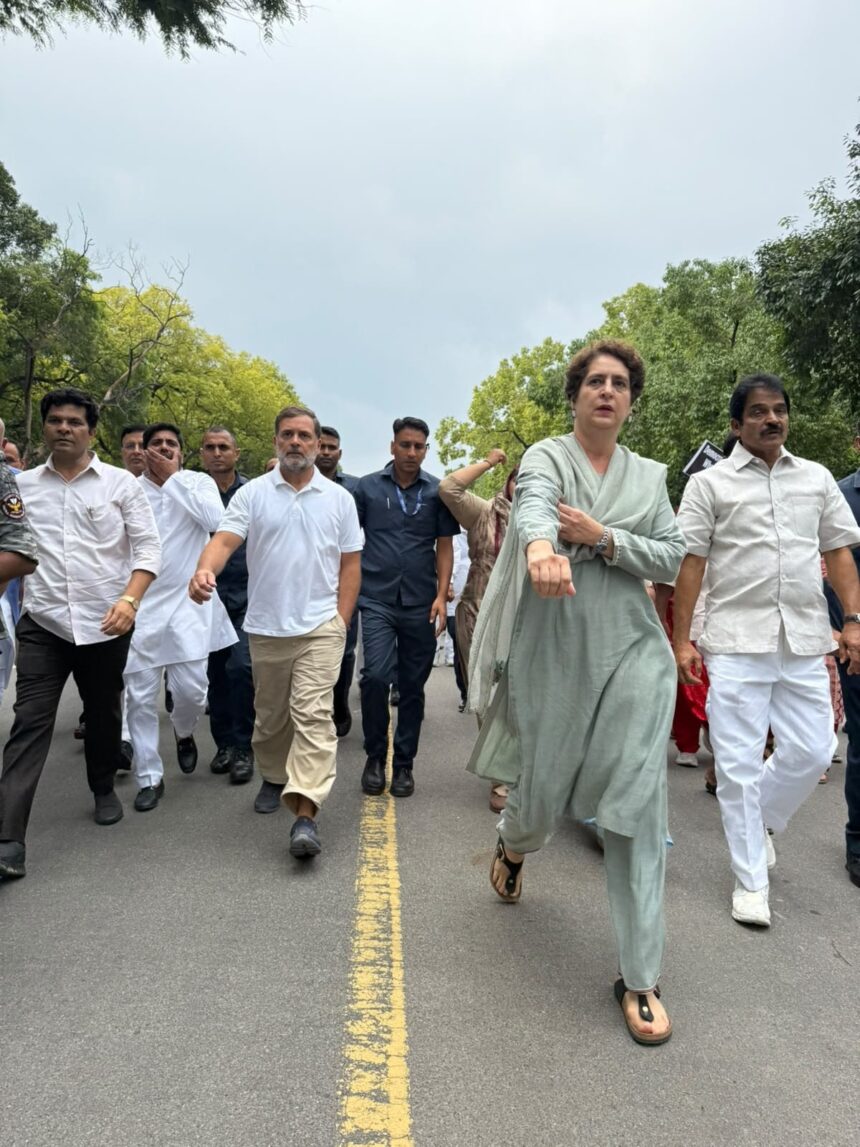 पीएम हाउस पर राहुल प्रियंका का धरना