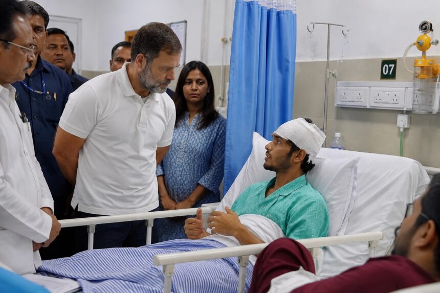RML में घायलों से मिले राहुल गांधी
