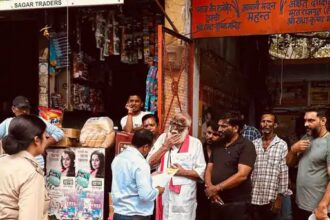 मुंह पर कालिख पोत कर जा रहे थे पुलिस ने रोका