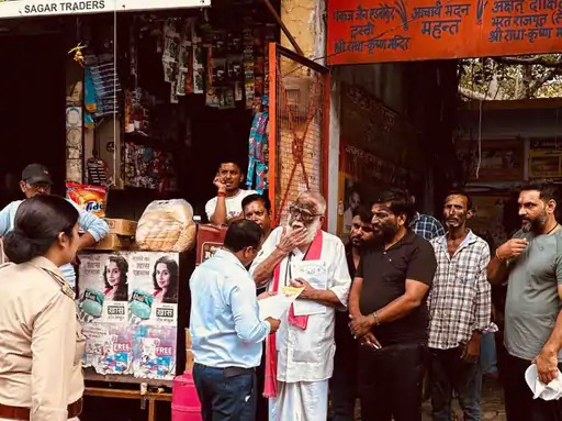 मुंह पर कालिख पोत कर जा रहे थे पुलिस ने रोका