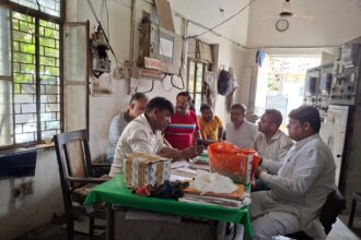 दस घंटे बत्ती गुल टूटा सब्र का बांध हंगामा