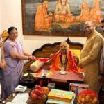 कैंट विधायक ने किया पुजारियों का सम्मान