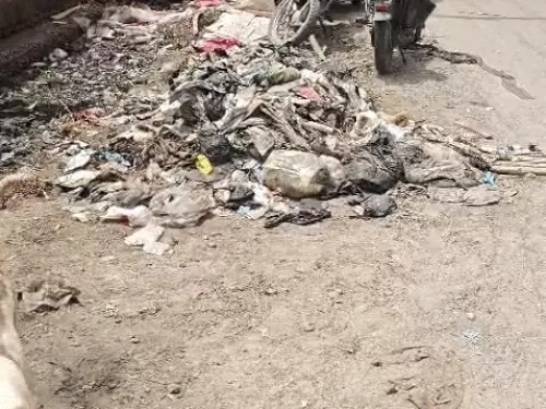 चंद मिनटों की बारिश में इलाका दलदली