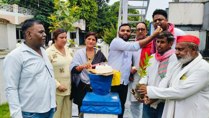 अखिलेश के जन्म दिन पर पर्यावरण का संदेश