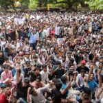 युवाओं में जंतर-मंतर पहुंचने की होड़