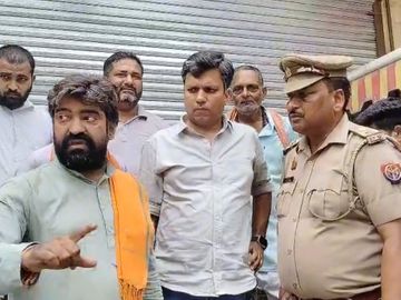 सचिन सिरोही का कांवड़ मार्ग पर चिकन की दुकान का आरोप