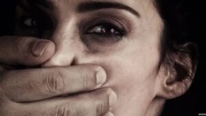 होटल की लिफ्ट में वो सब हुआ, अब सलाखों के पीछे