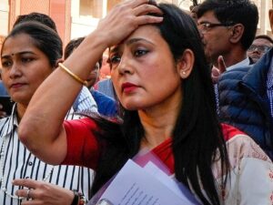 सुप्रीमकोर्ट मोइत्रा पर दीपके सुप्रीम कोर्ट पर फायर