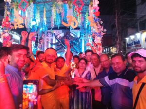 कांवड़ियों को शिकंजी का वितरण