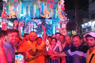कांवड़ियों को शिकंजी का वितरण