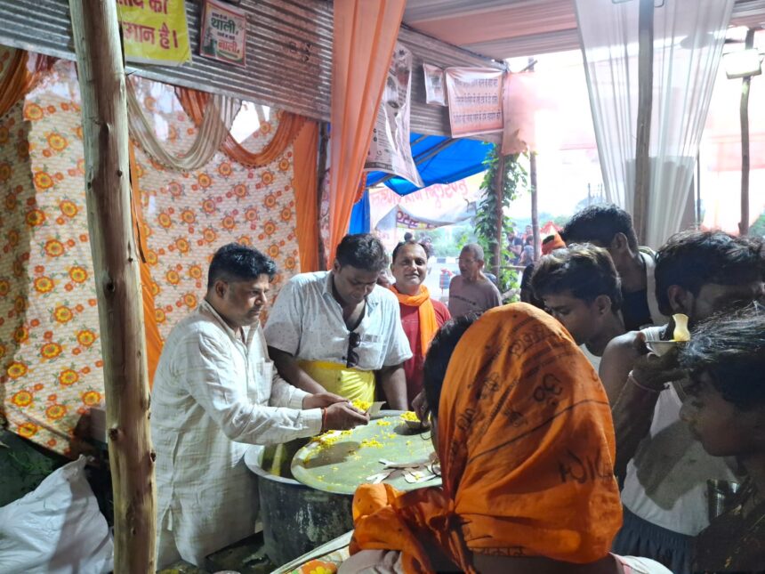 हैंडलूम मित्र मंडल का कांवड़ शिविर