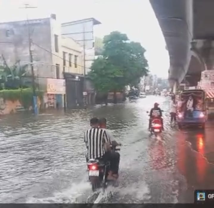 बारिश में दिल्ली रोड ने खाया गोता