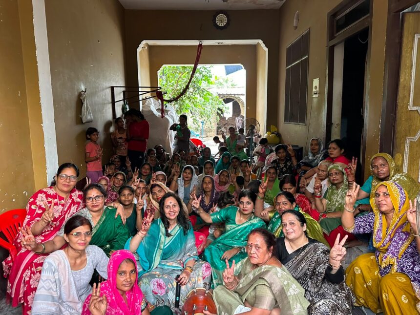 तीज पर दी सरकारी योजनाओं की जानकारी