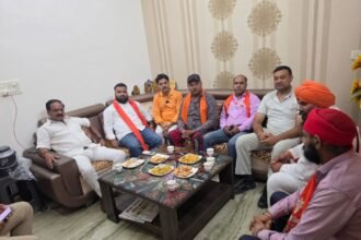 शिवसेना के नेताओं को किया नजरबंद
